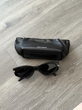 GENTLE MONSTER Black Cat-Eye Sunglasses with Logo Case